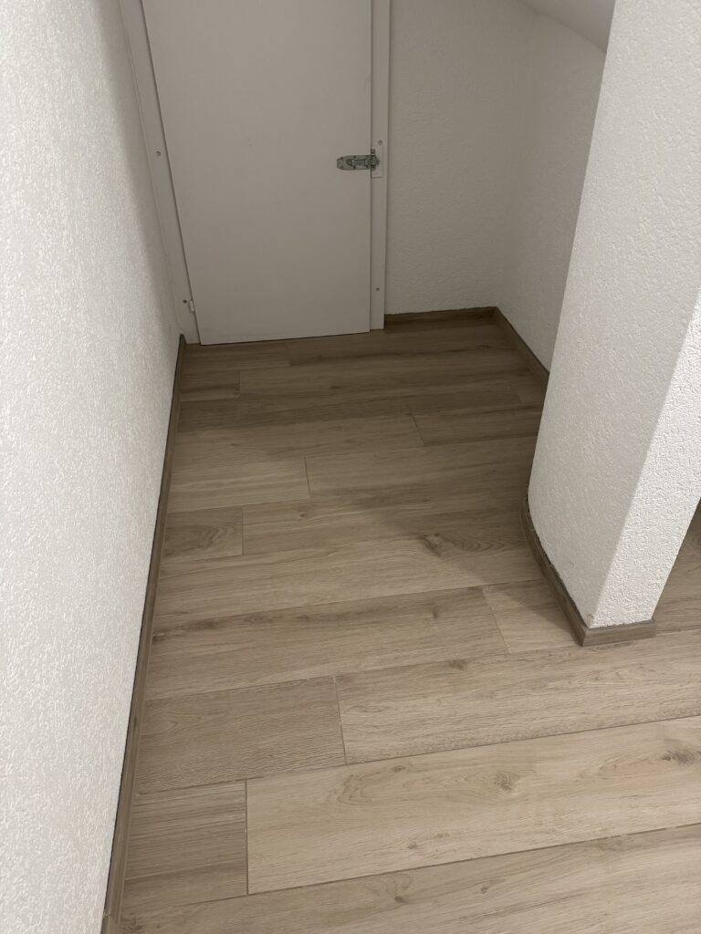 Pose des plinthes de 6 cm